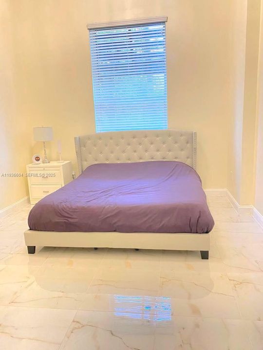 For Rent: $2,150 (1 beds, 1 baths, 845 Square Feet)