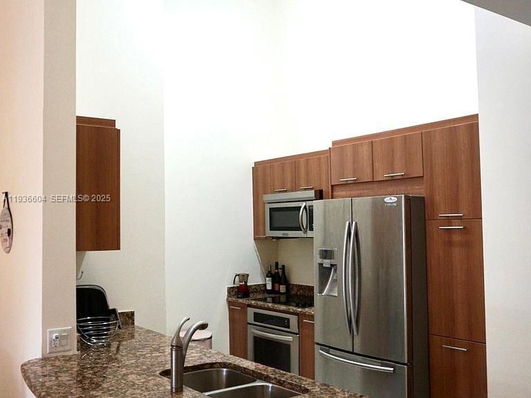 For Rent: $2,150 (1 beds, 1 baths, 845 Square Feet)