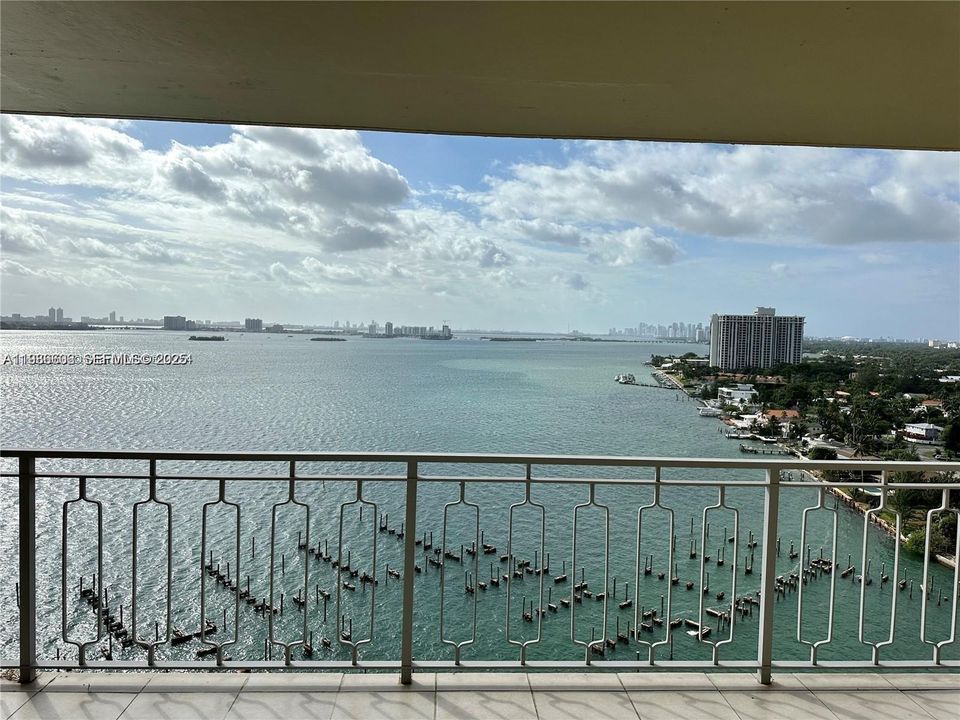 出租: $3,250 (2 贝兹, 2 浴室, 1377 平方英尺)