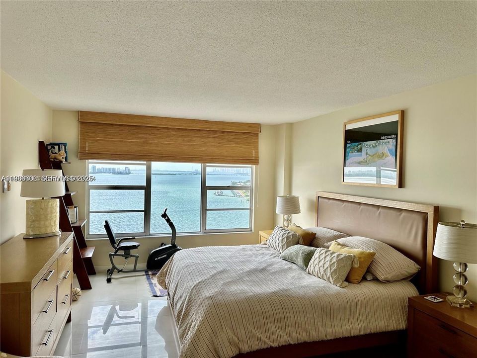 出租: $3,250 (2 贝兹, 2 浴室, 1377 平方英尺)