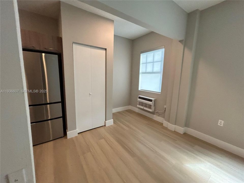 В аренду: $1,800 (0 спален, 1 ванн, 430 Квадратных фут)