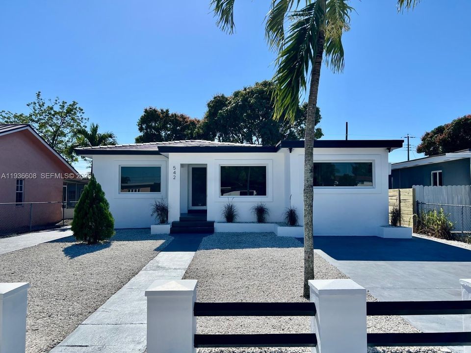 待售: $750,000 (3 贝兹, 3 浴室, 1260 平方英尺)