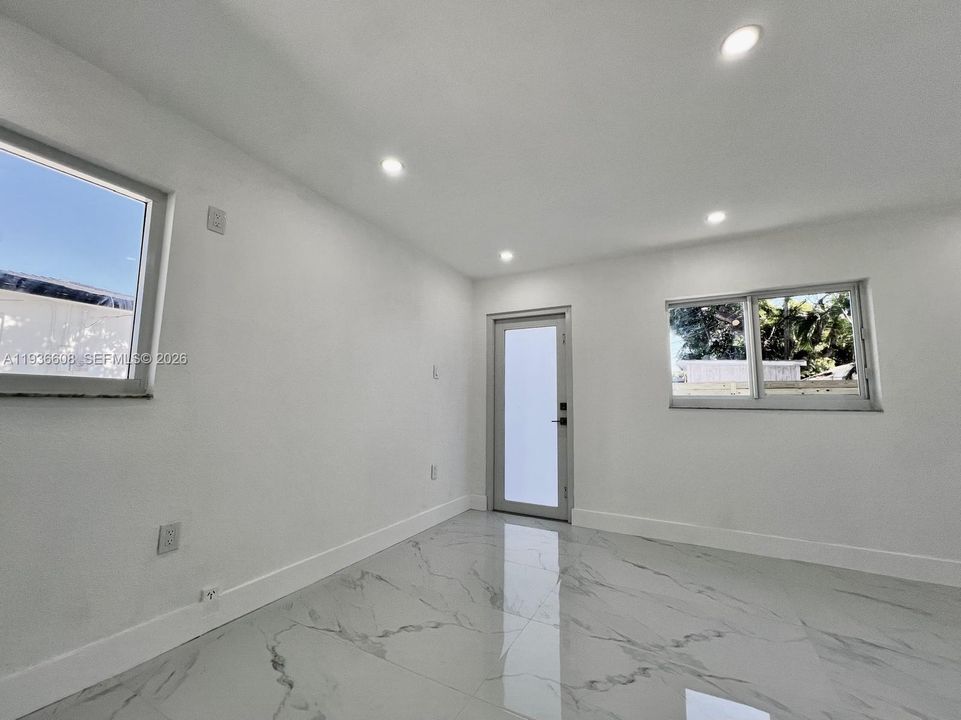 待售: $750,000 (3 贝兹, 3 浴室, 1260 平方英尺)