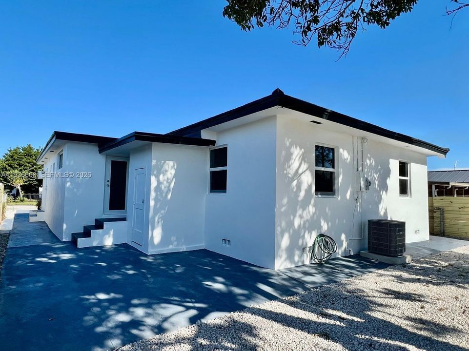 待售: $750,000 (3 贝兹, 3 浴室, 1260 平方英尺)