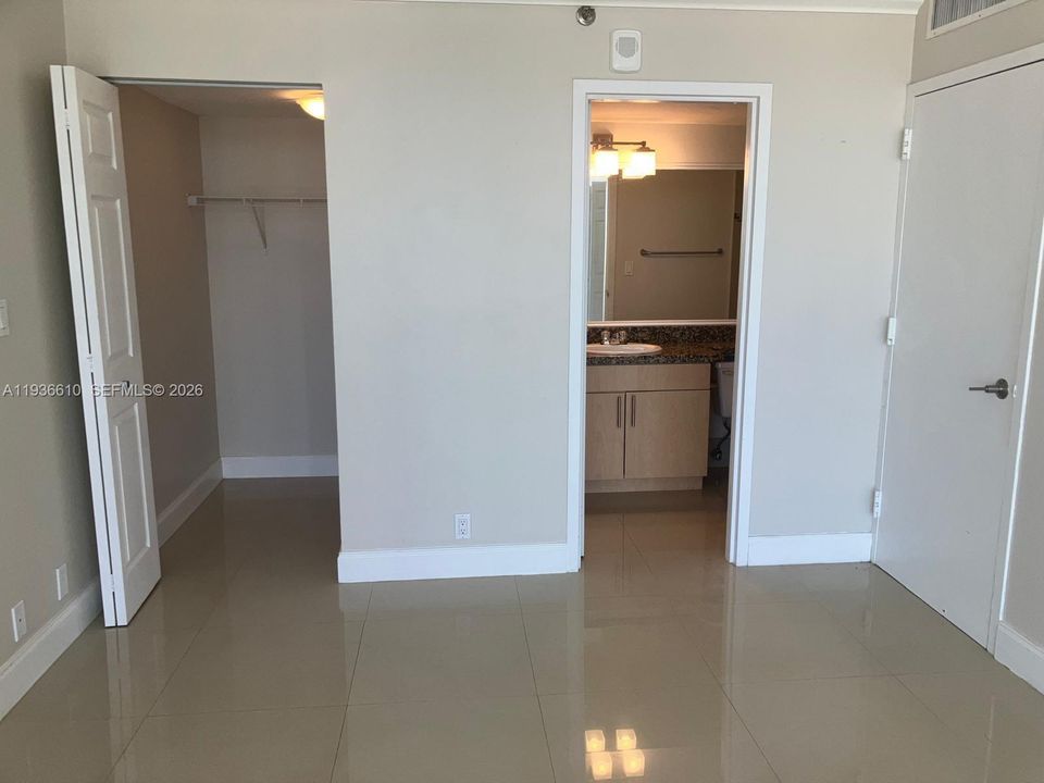 For Rent: $2,999 (2 beds, 2 baths, 1061 Square Feet)