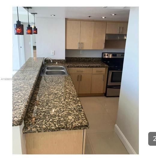 For Rent: $2,999 (2 beds, 2 baths, 1061 Square Feet)