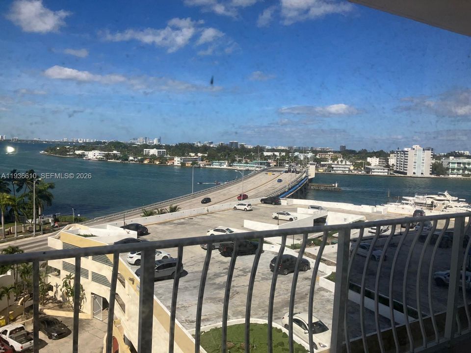 For Rent: $2,999 (2 beds, 2 baths, 1061 Square Feet)