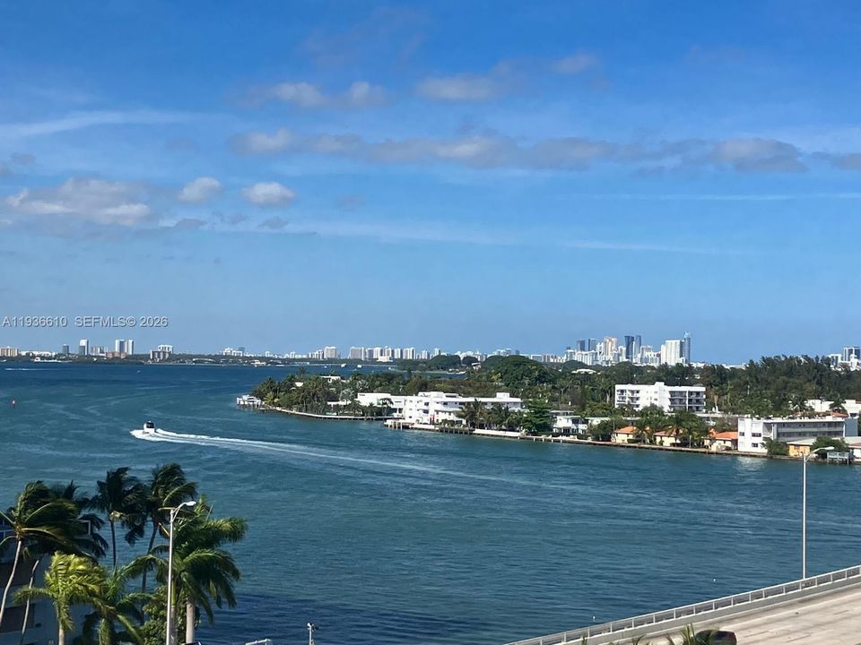 For Rent: $2,999 (2 beds, 2 baths, 1061 Square Feet)