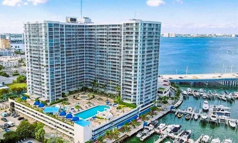 For Rent: $2,999 (2 beds, 2 baths, 1061 Square Feet)