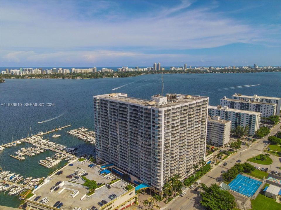 For Rent: $2,999 (2 beds, 2 baths, 1061 Square Feet)