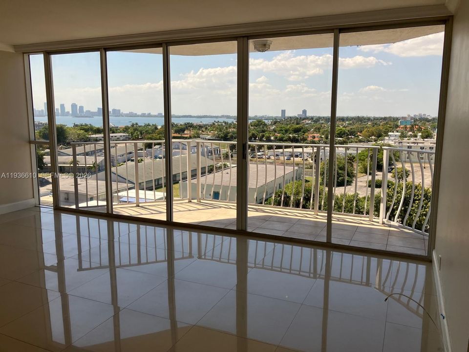 For Rent: $2,999 (2 beds, 2 baths, 1061 Square Feet)