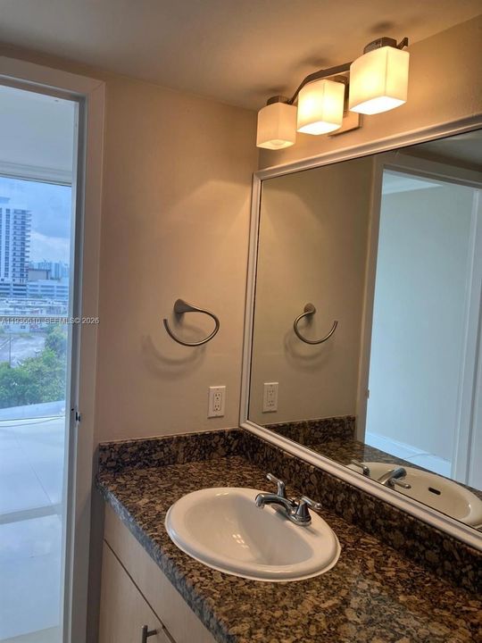 For Rent: $2,999 (2 beds, 2 baths, 1061 Square Feet)