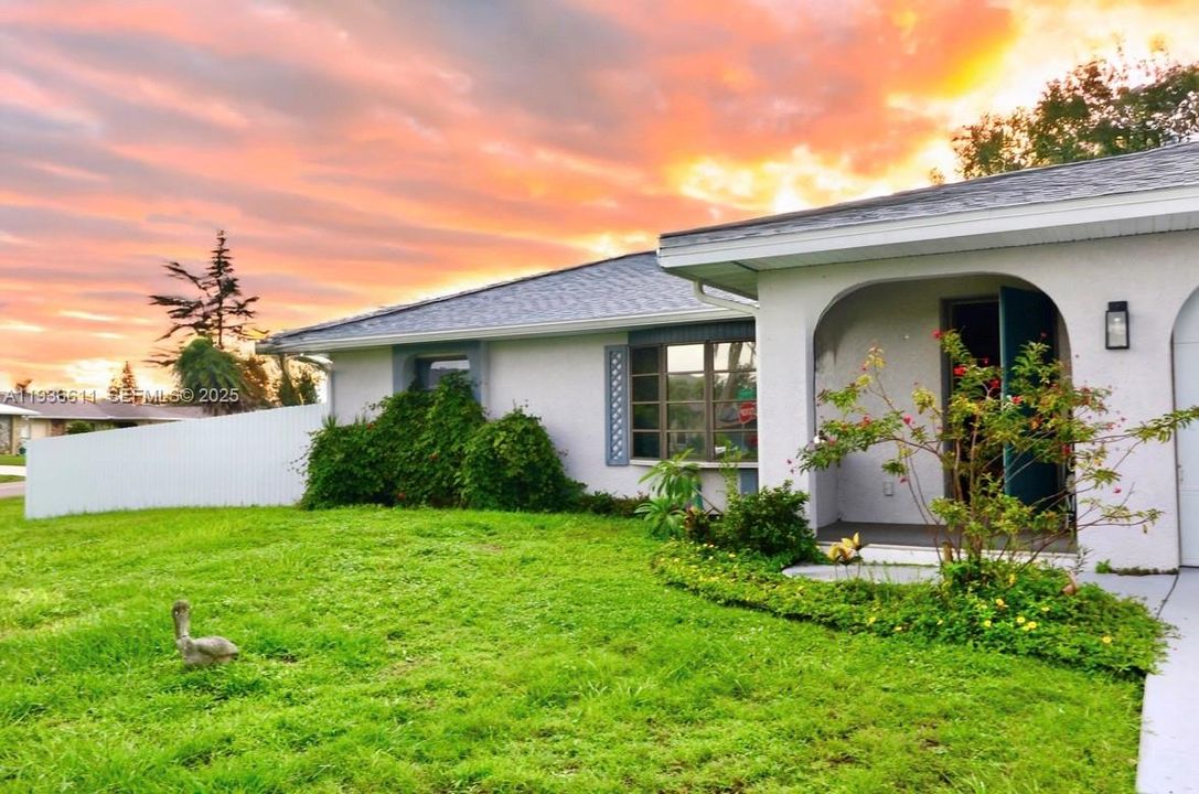 待售: $299,900 (3 贝兹, 2 浴室, 1440 平方英尺)