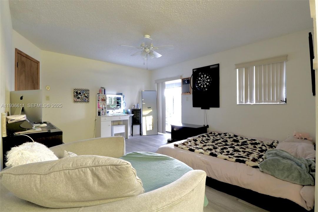 待售: $299,900 (3 贝兹, 2 浴室, 1440 平方英尺)