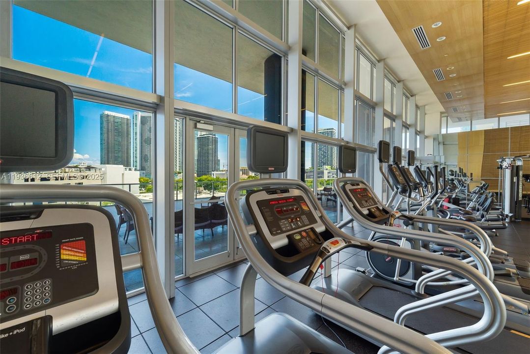 待售: $399,000 (1 贝兹, 1 浴室, 735 平方英尺)