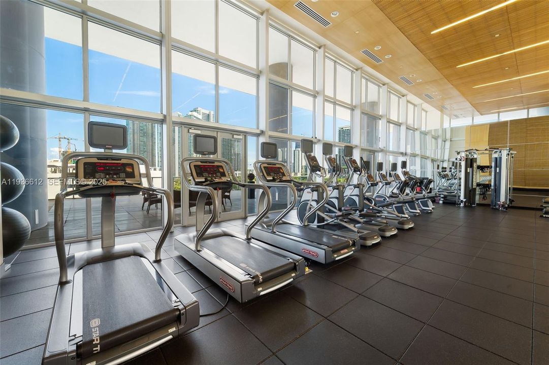 待售: $399,000 (1 贝兹, 1 浴室, 735 平方英尺)