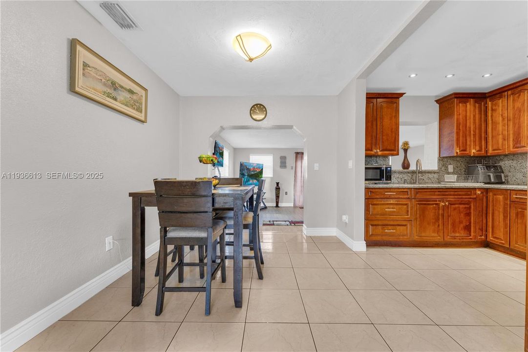 For Sale: $539,000 (4 beds, 1 baths, 1584 Square Feet)