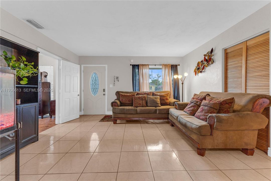 For Sale: $539,000 (4 beds, 1 baths, 1584 Square Feet)