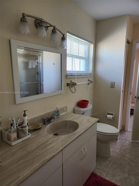 En Venta: $216,000 (2 camas, 2 baños, 1336 Pies cuadrados)