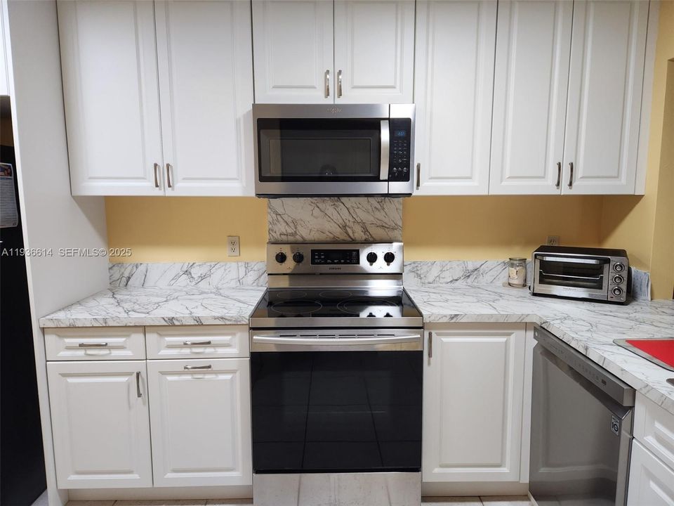 En Venta: $216,000 (2 camas, 2 baños, 1336 Pies cuadrados)