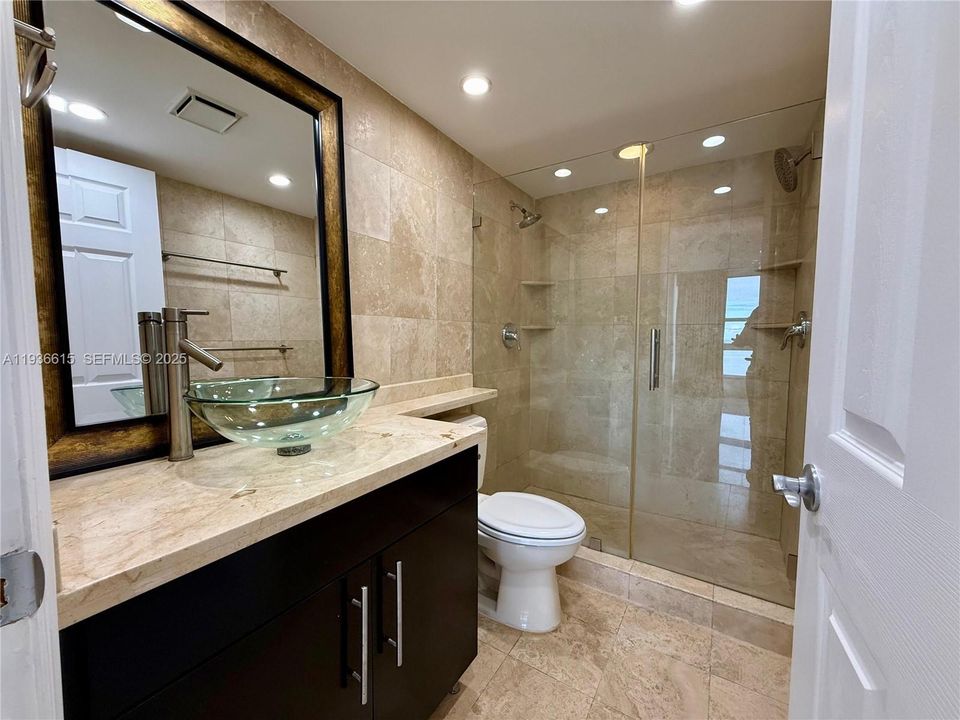 В аренду: $4,500 (2 спален, 2 ванн, 1086 Квадратных фут)