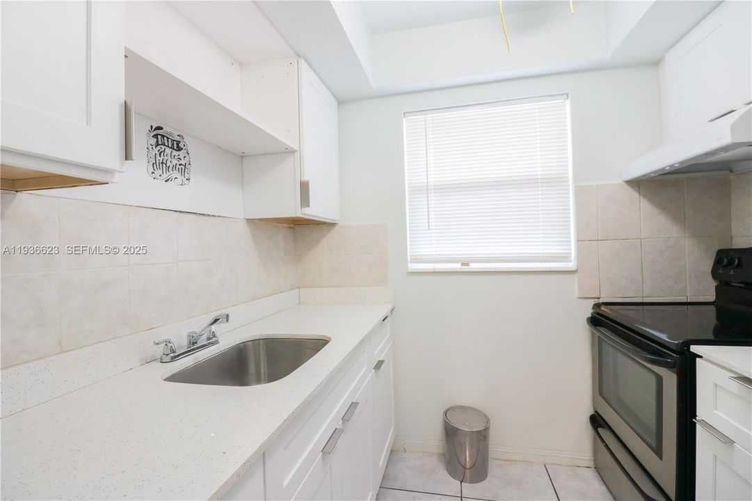 For Rent: $1,650 (1 beds, 1 baths, 700 Square Feet)