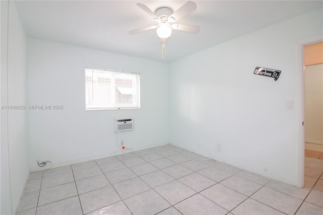 For Rent: $1,650 (1 beds, 1 baths, 700 Square Feet)