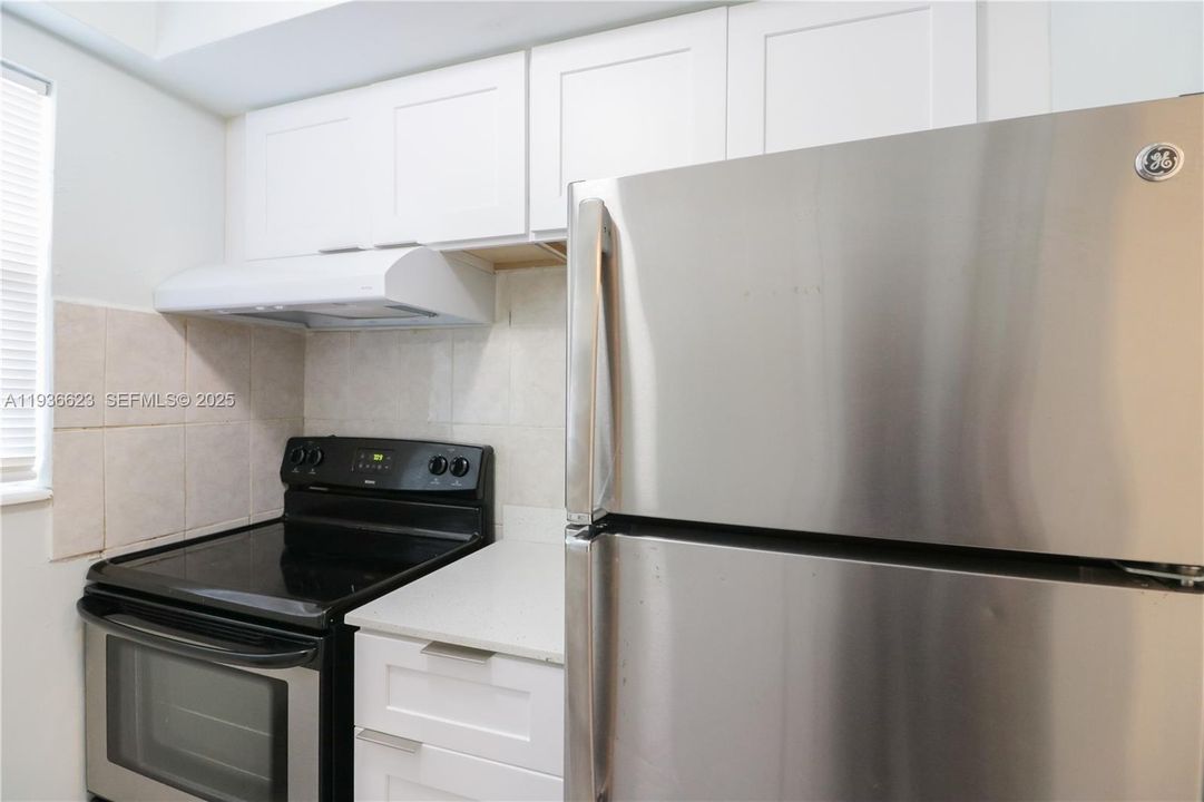 For Rent: $1,650 (1 beds, 1 baths, 700 Square Feet)