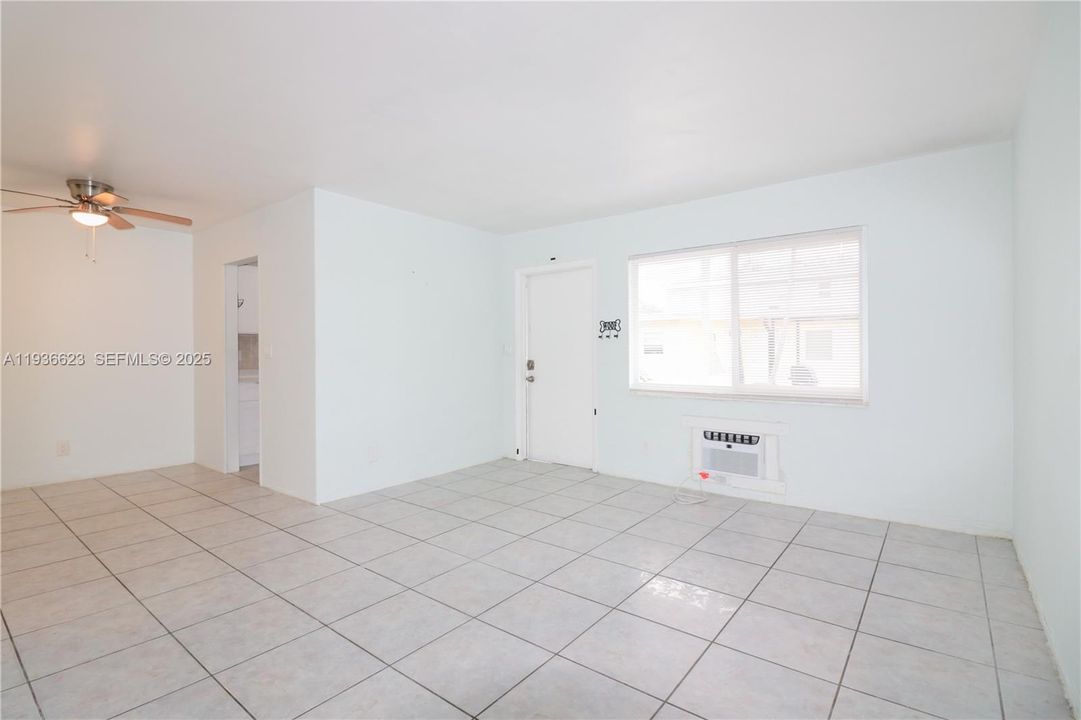 For Rent: $1,650 (1 beds, 1 baths, 700 Square Feet)