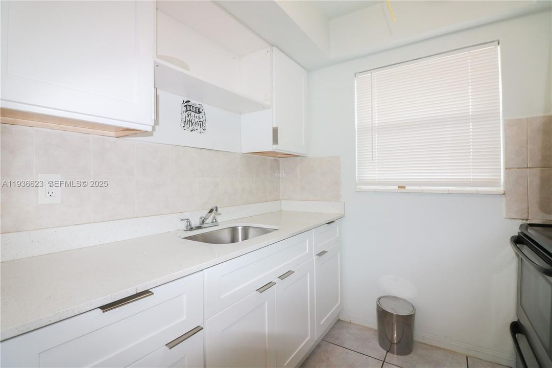 For Rent: $1,650 (1 beds, 1 baths, 700 Square Feet)