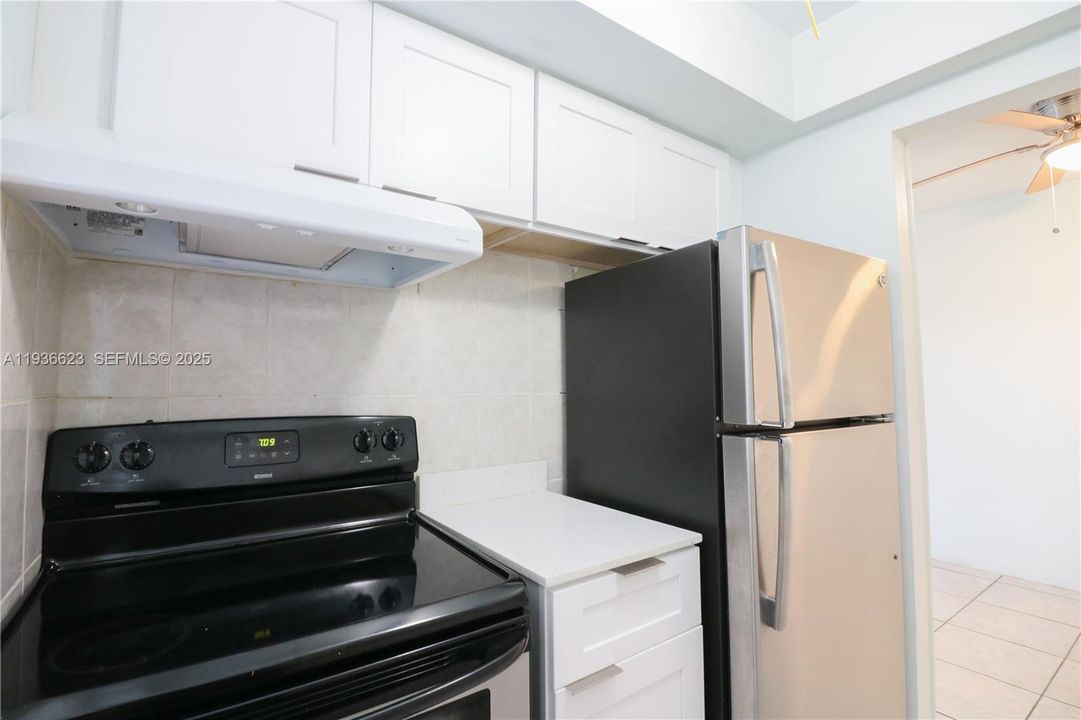For Rent: $1,650 (1 beds, 1 baths, 700 Square Feet)