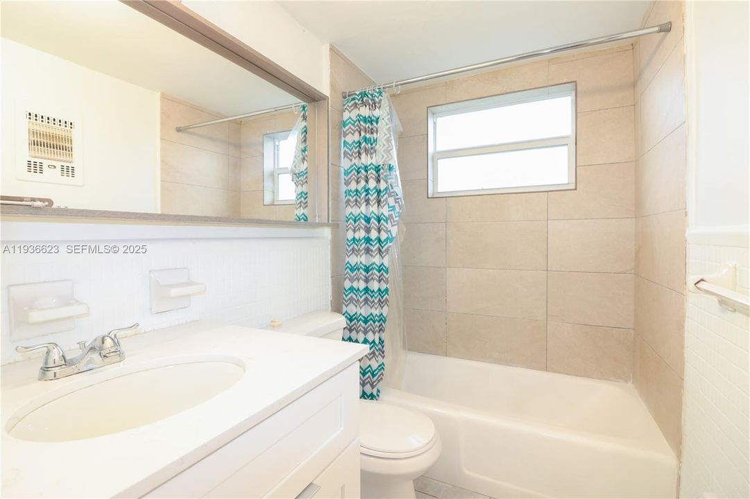 For Rent: $1,650 (1 beds, 1 baths, 700 Square Feet)