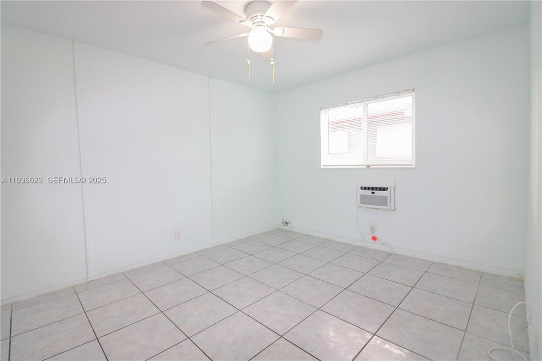 For Rent: $1,650 (1 beds, 1 baths, 700 Square Feet)