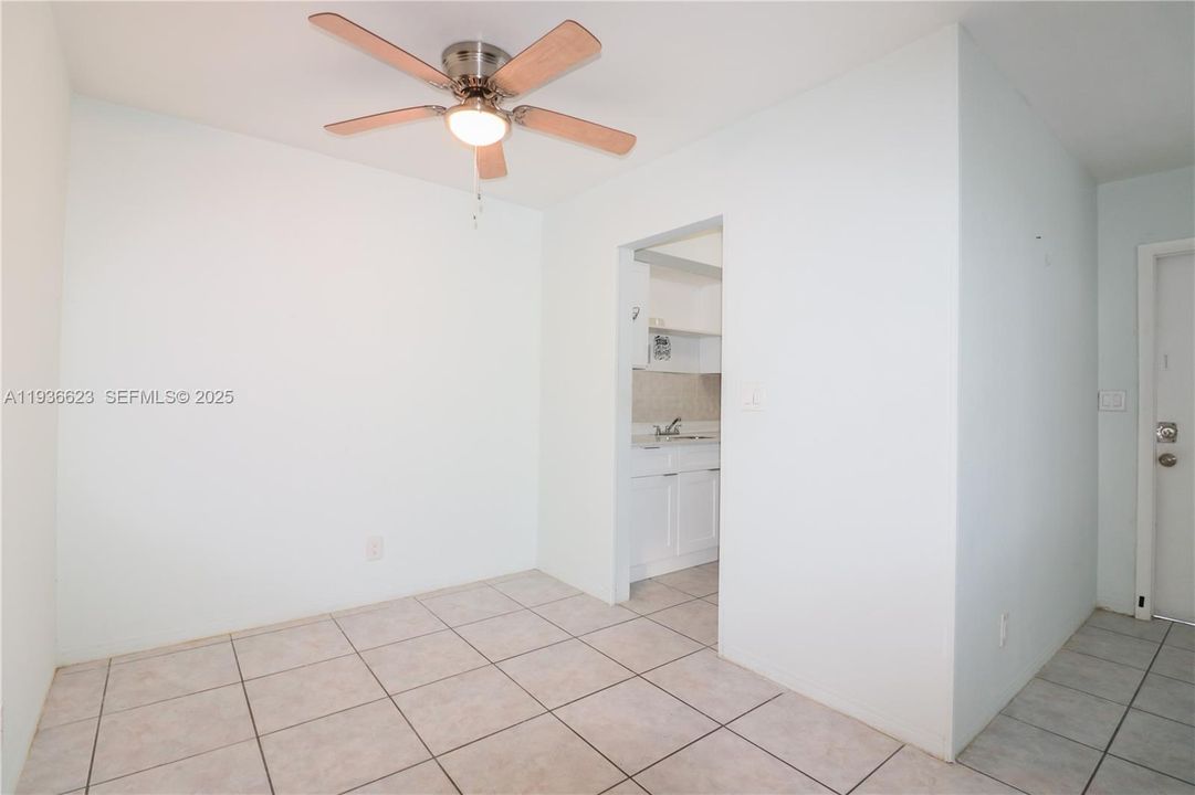 For Rent: $1,650 (1 beds, 1 baths, 700 Square Feet)