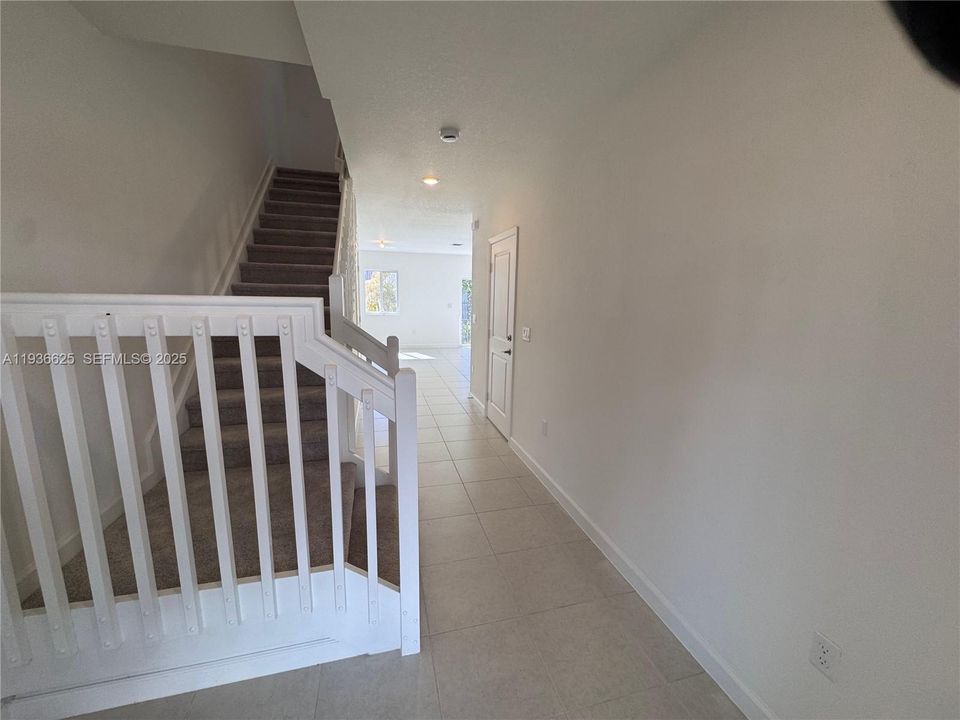 For Rent: $2,950 (3 beds, 2 baths, 1276 Square Feet)