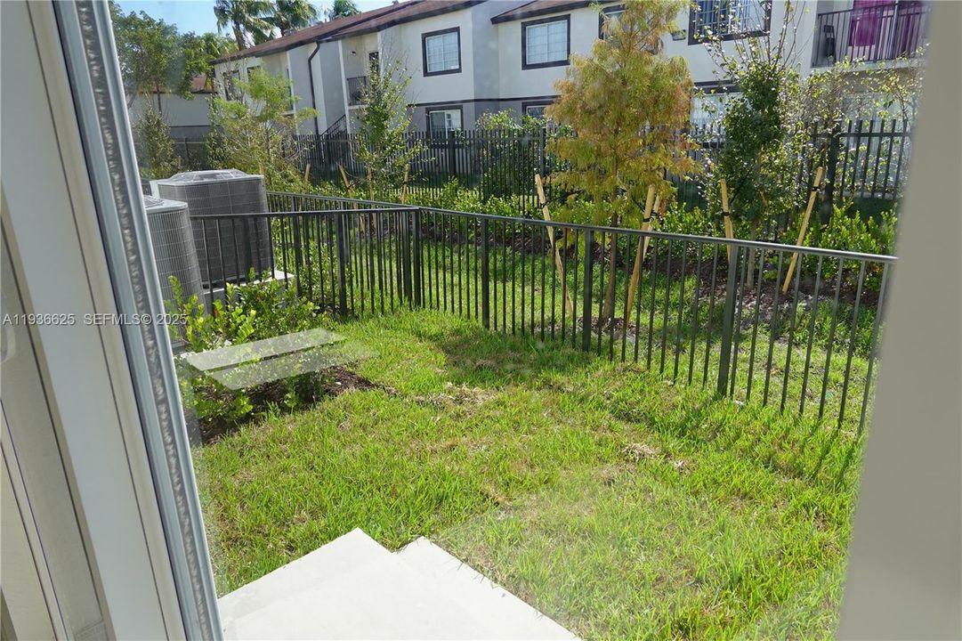 For Rent: $2,950 (3 beds, 2 baths, 1276 Square Feet)