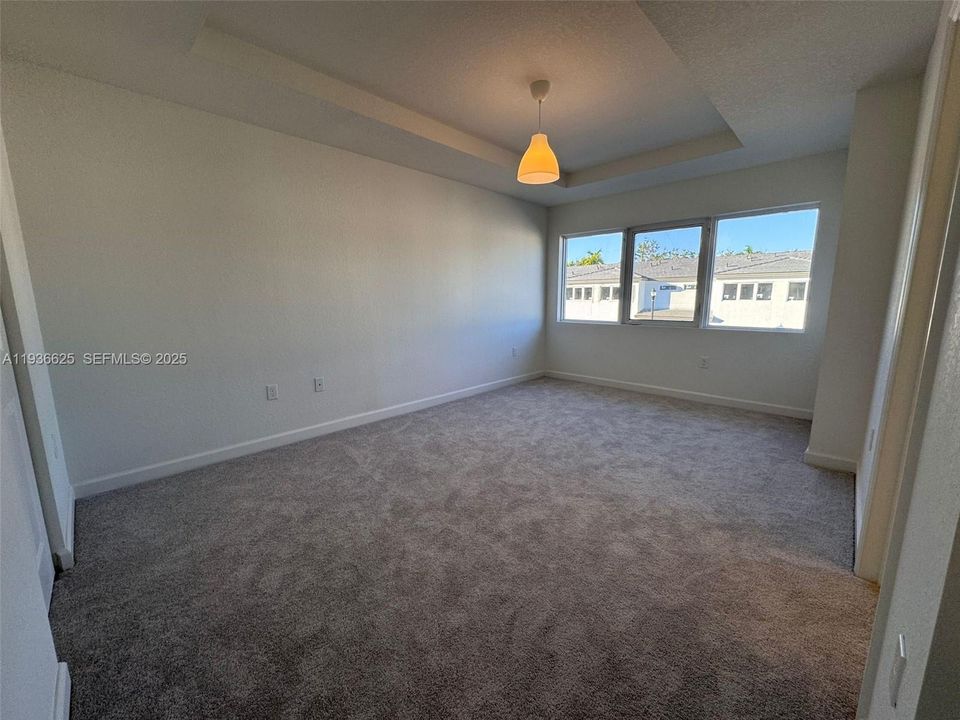 For Rent: $2,950 (3 beds, 2 baths, 1276 Square Feet)