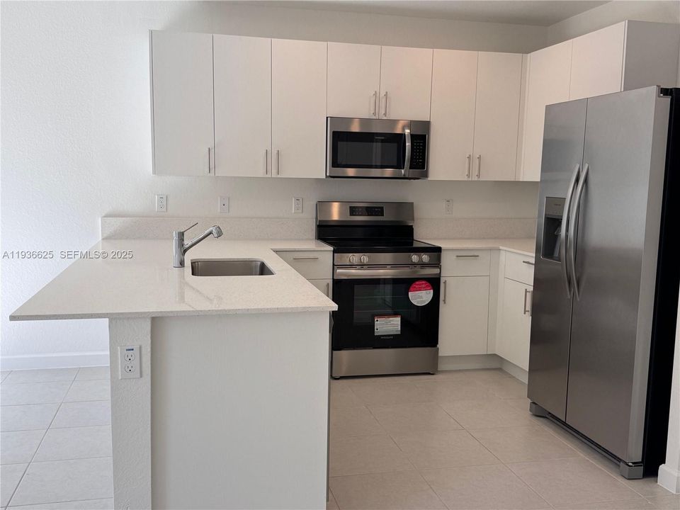 For Rent: $2,950 (3 beds, 2 baths, 1276 Square Feet)
