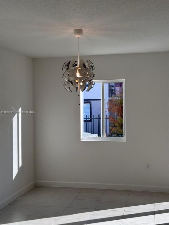 For Rent: $2,950 (3 beds, 2 baths, 1276 Square Feet)