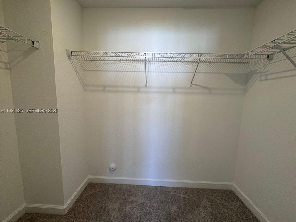 For Rent: $2,950 (3 beds, 2 baths, 1276 Square Feet)