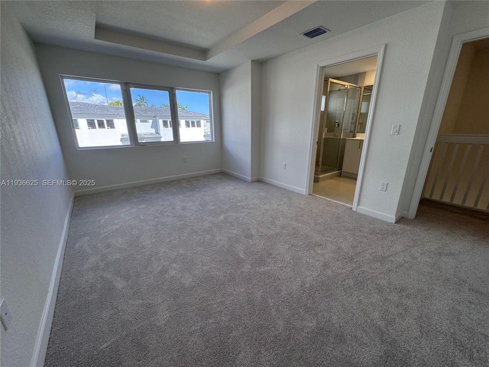 For Rent: $2,950 (3 beds, 2 baths, 1276 Square Feet)