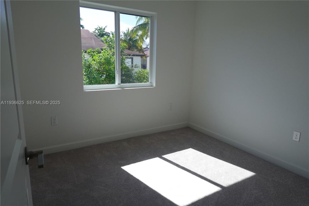 For Rent: $2,950 (3 beds, 2 baths, 1276 Square Feet)