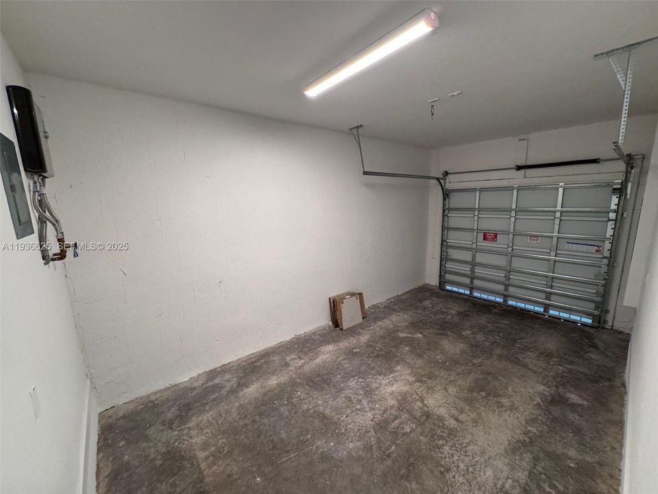 For Rent: $2,950 (3 beds, 2 baths, 1276 Square Feet)