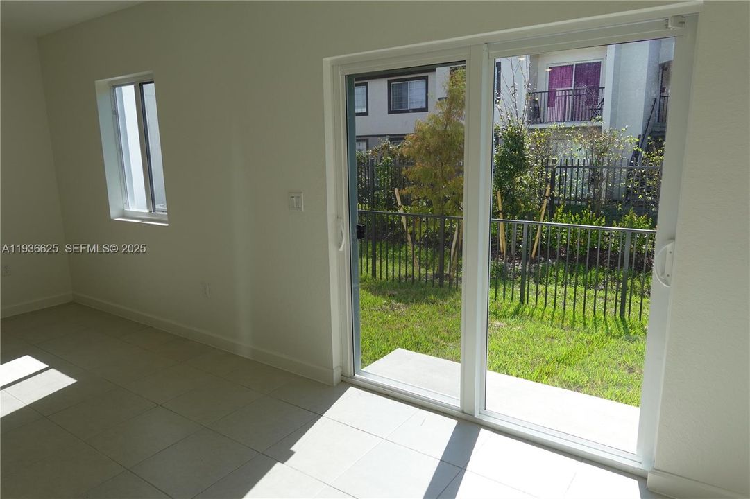 For Rent: $2,950 (3 beds, 2 baths, 1276 Square Feet)