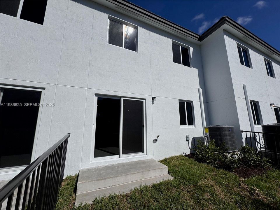 For Rent: $2,950 (3 beds, 2 baths, 1276 Square Feet)