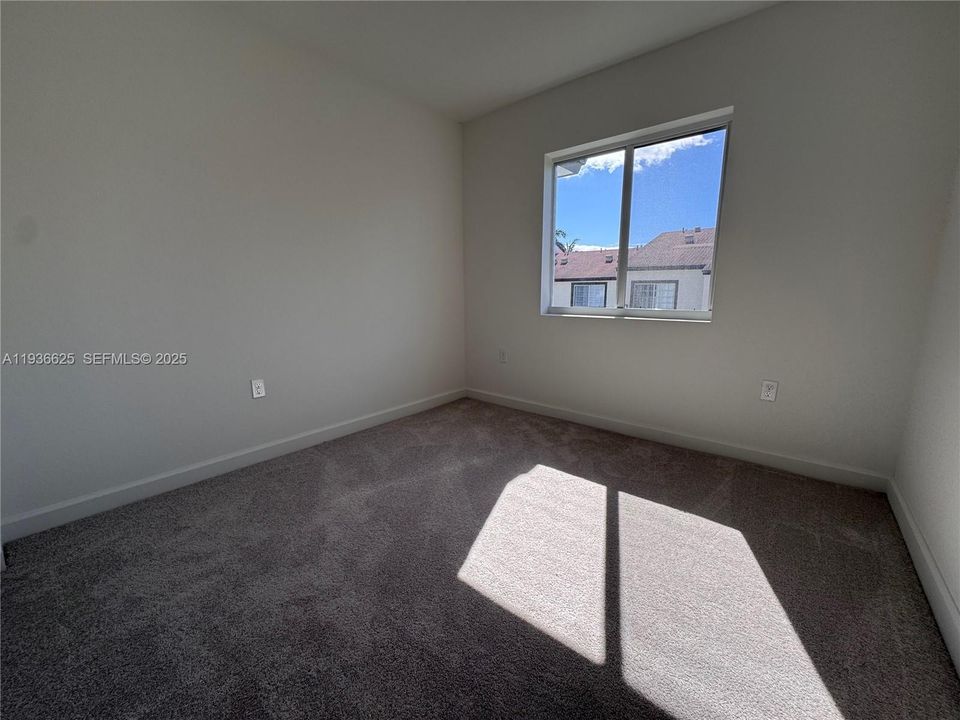 For Rent: $2,950 (3 beds, 2 baths, 1276 Square Feet)