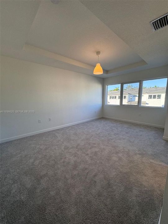 For Rent: $2,950 (3 beds, 2 baths, 1276 Square Feet)