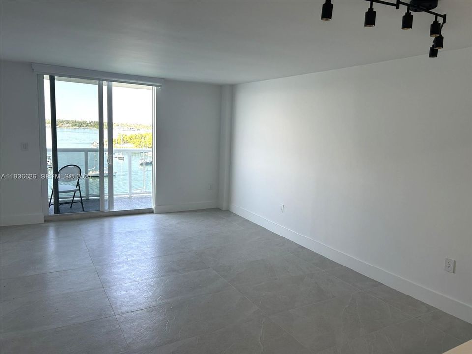 В аренду: $2,750 (1 спален, 1 ванн, 760 Квадратных фут)