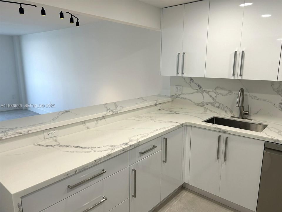 В аренду: $2,750 (1 спален, 1 ванн, 760 Квадратных фут)