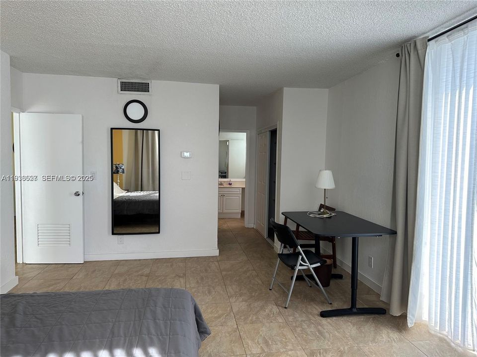 待售: $560,000 (2 贝兹, 2 浴室, 1358 平方英尺)